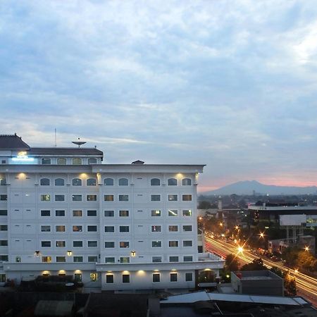 Maharani Hotel Jakarta Bagian luar foto