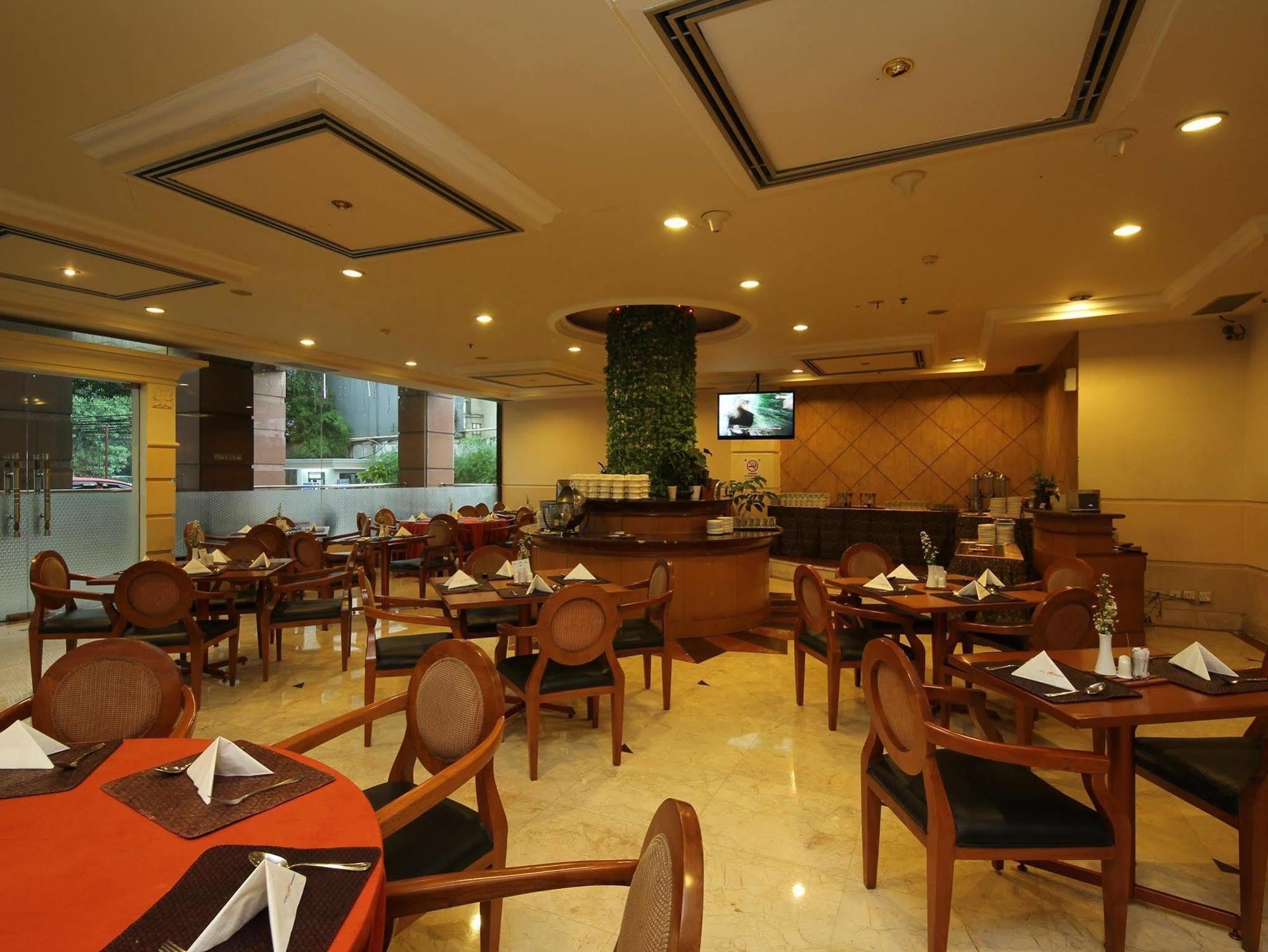 Maharani Hotel Jakarta Bagian luar foto