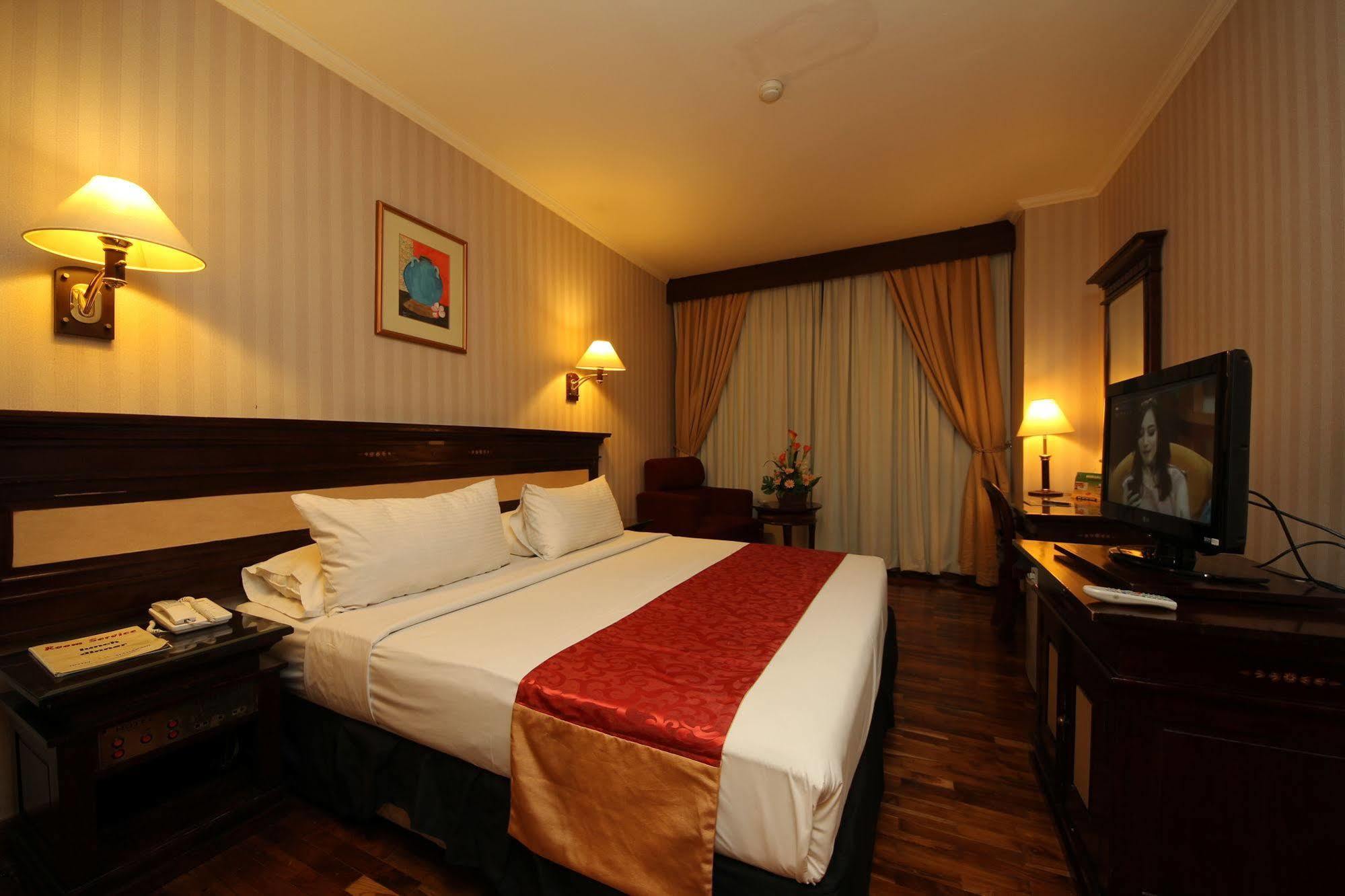 Maharani Hotel Jakarta Bagian luar foto